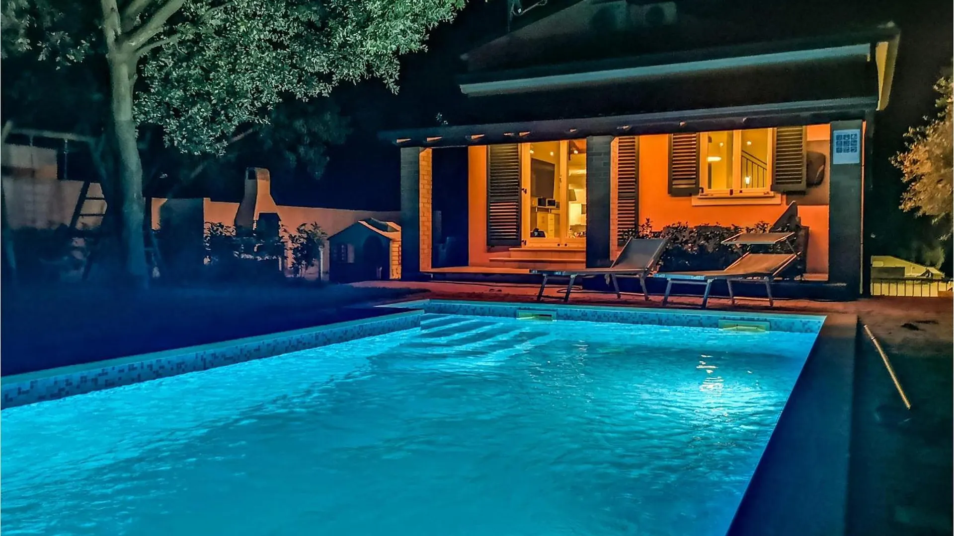 4 Bedroom Stunning Home In Medulin Croatia