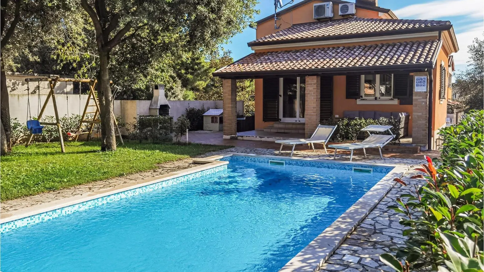 4 Bedroom Stunning Home In Medulin