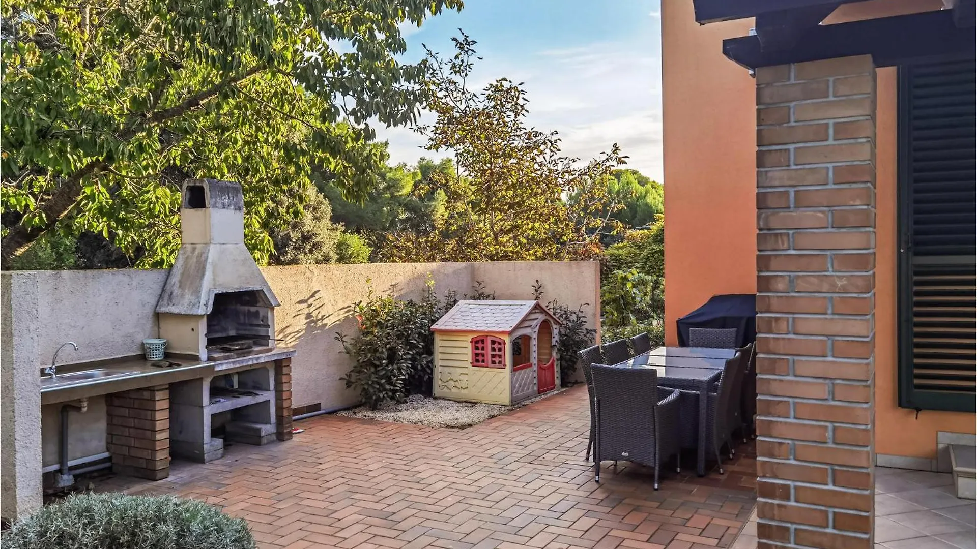 4 Bedroom Stunning Home In Medulin Holiday home